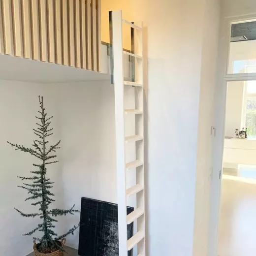 ECHELLE DE MEZZANINE BLANCHE